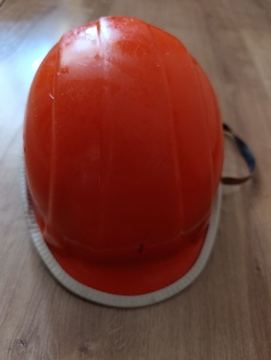 Шолом (каска) будівельний, спелео.