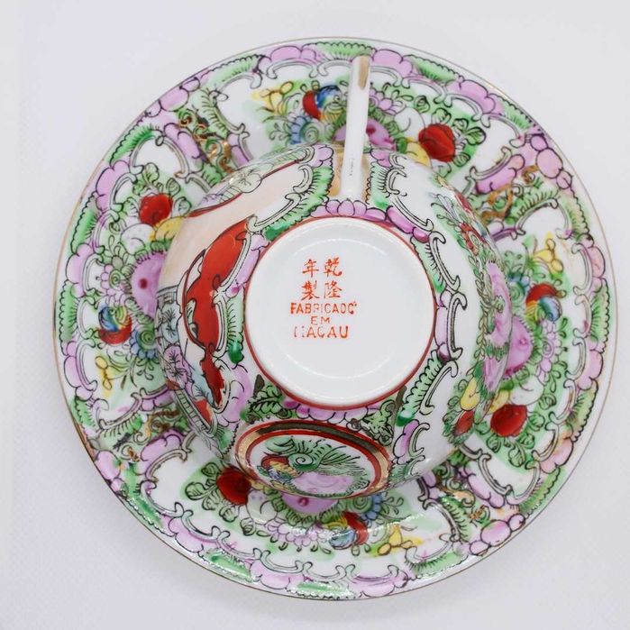 Chávena com pires pintados à mão em porcelana de Macau