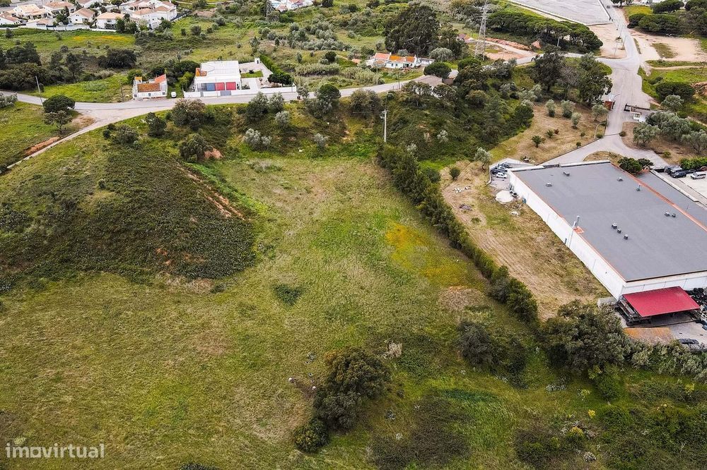 Terreno urbano em São Sebastião (Setúbal) com 17000m2