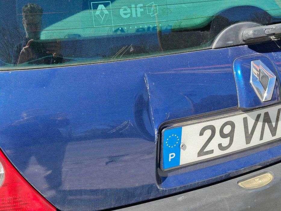 Renault Clio 1.4 16V Privilege Luxe – 2004 – Económico e Fiável