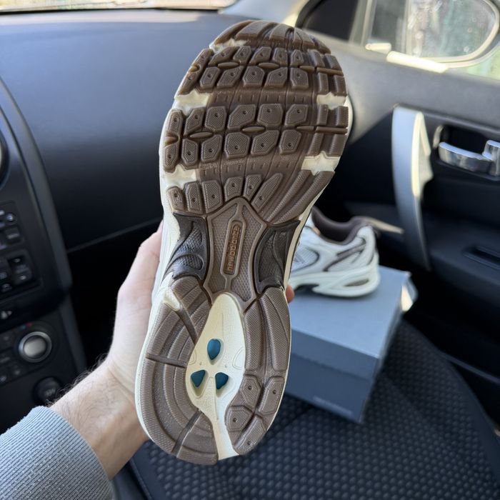 Жіночі кросівки нюбеланс білі сітка New balance 530 brown white