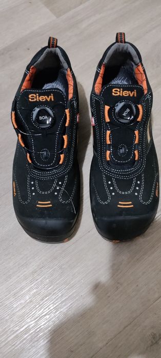 Продам зимние кроссовки Sievi