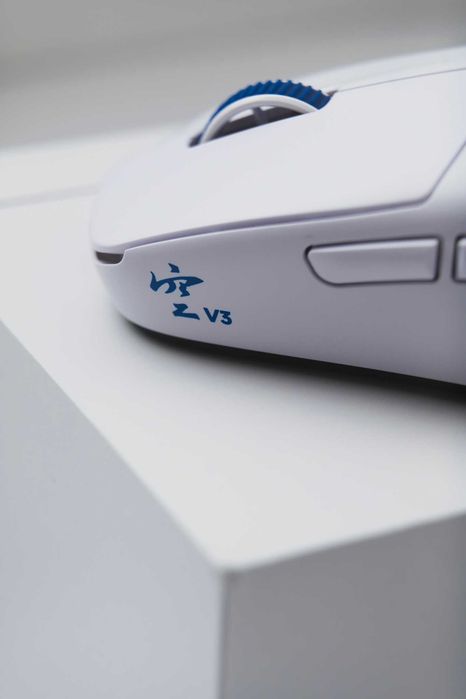 Ninjutso Sora V3 White / Black 8K 40 грамм Игровая беспроводная