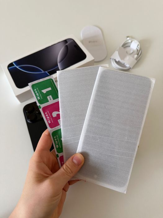 iPhone 16 Pro Max 1TB з безкоштовними чохлами та склом