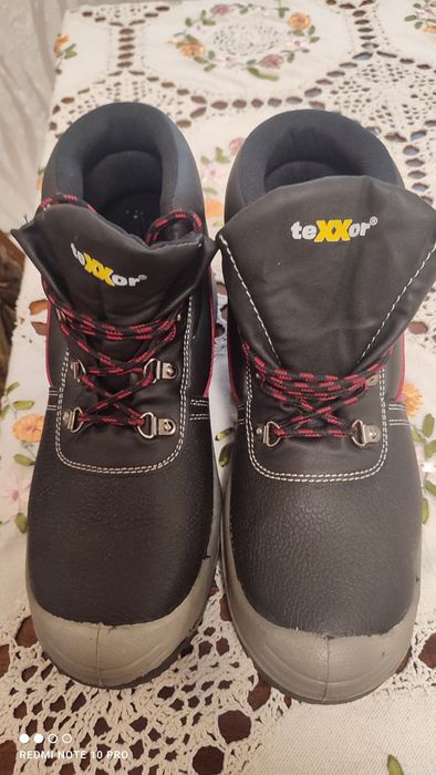 Спецвзуття з металевим носком TEXXOR