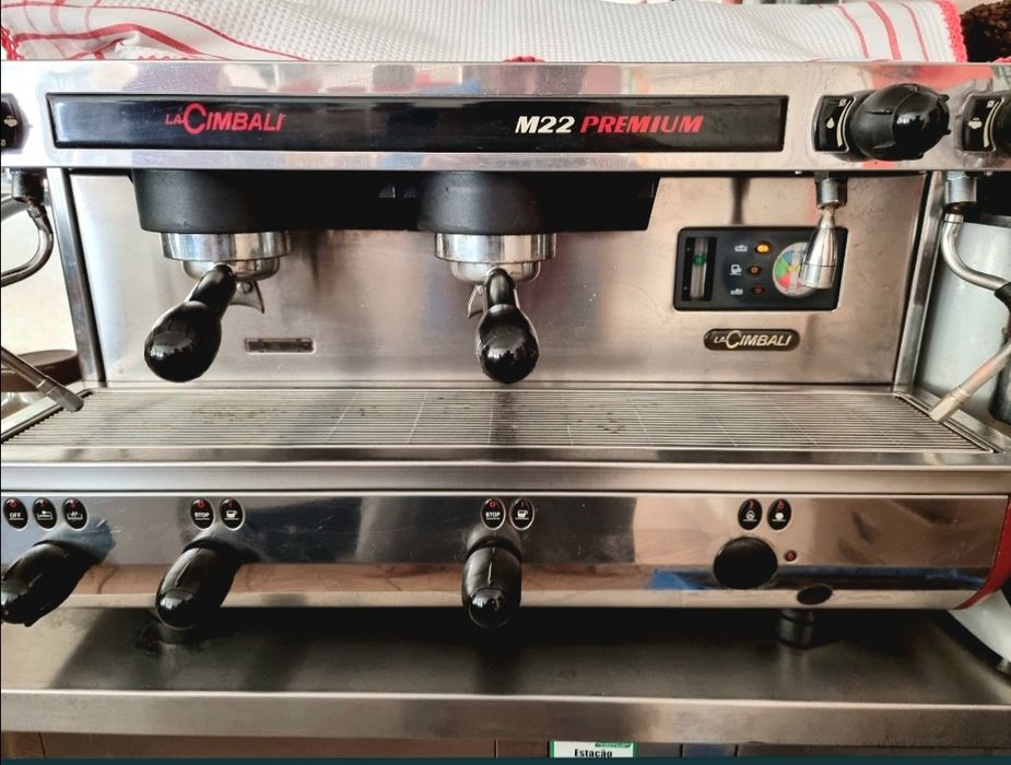 Conjunto maquina de cafe e moinho