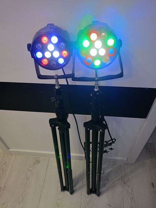 Reflektory LED+piloty i statywy oświetleniowe