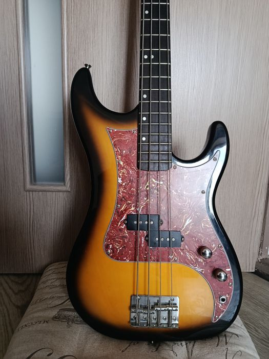 Продам бас-гитару Washburn SB1PTS