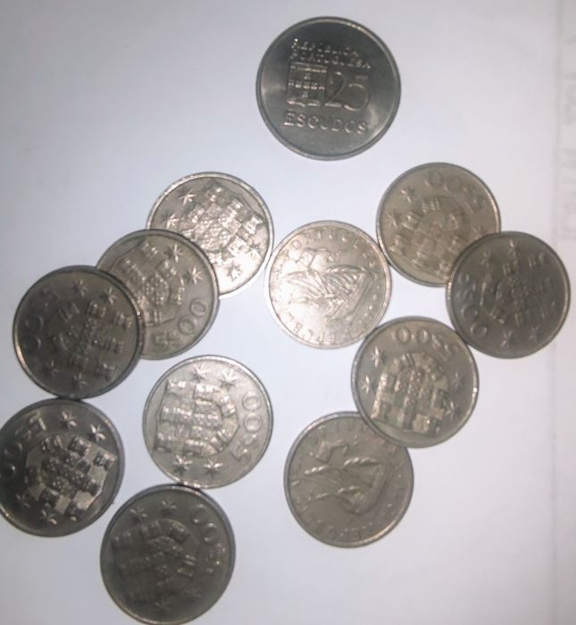 LOTE de 11 Moedas de 5 Escudos  e 1 de 25 escudos