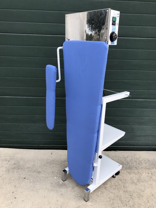 Tábua de engomar e caldeira profissionais