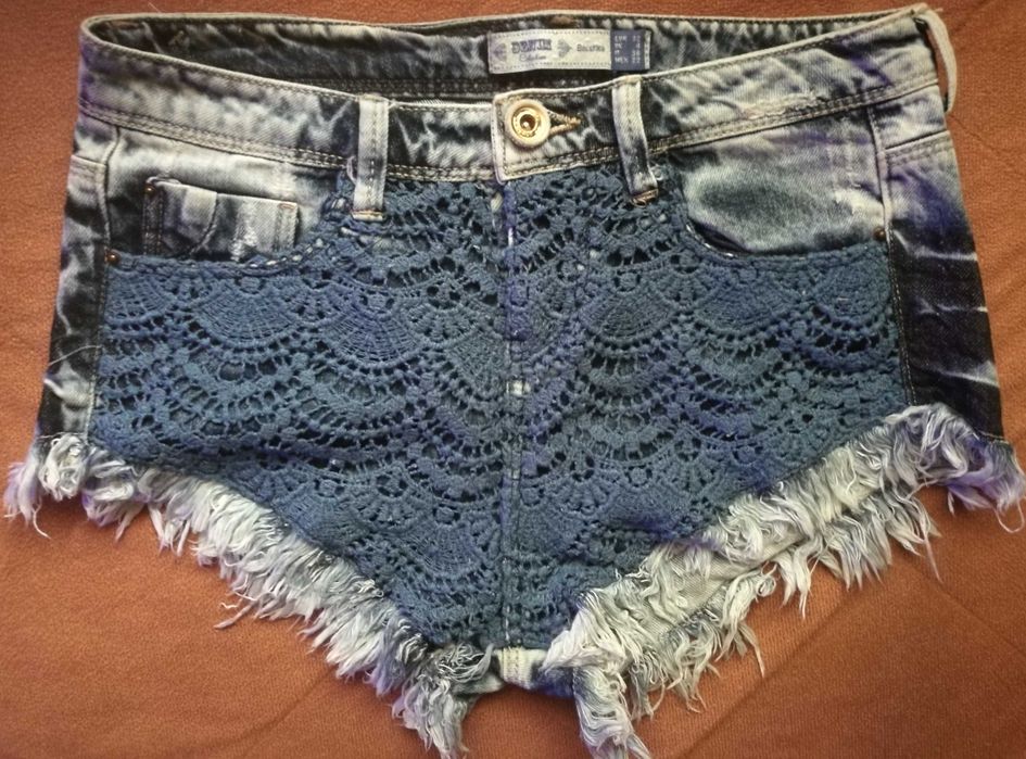 Spodenki jeans Bershka gipura koronka postrzępione