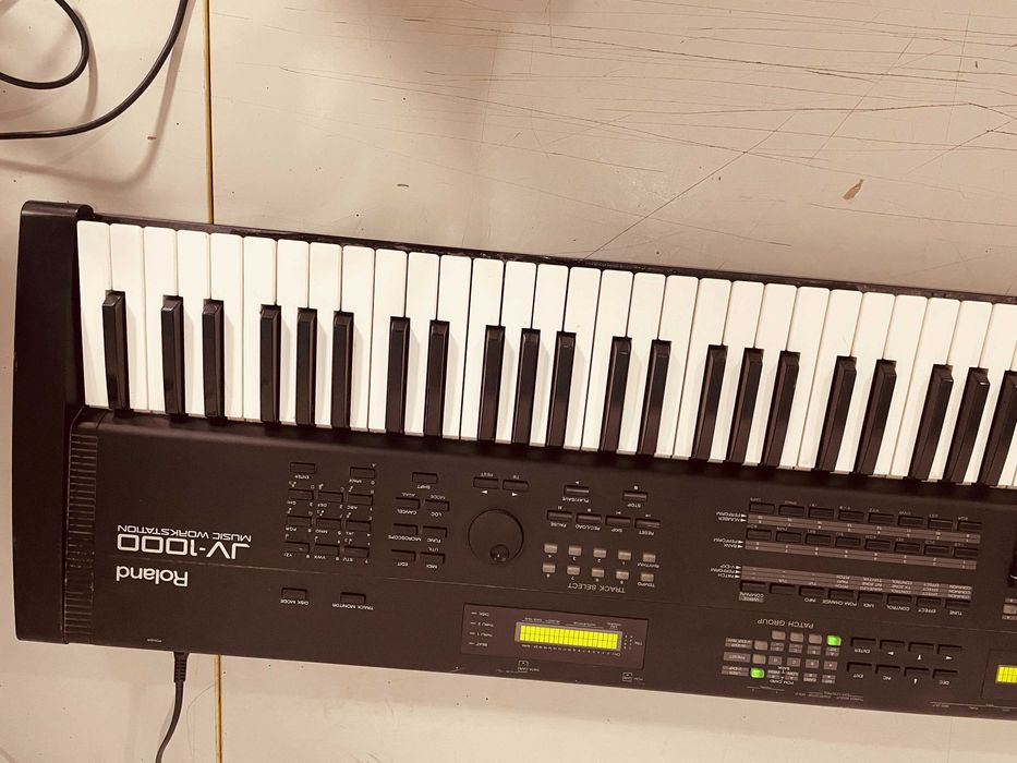 keybord Roland JV-1000 music workstation
