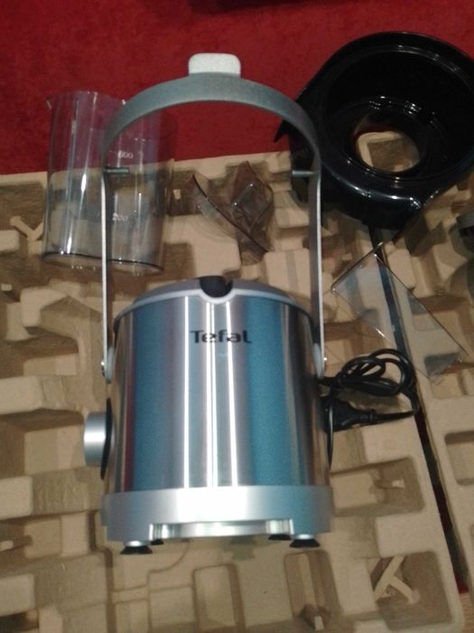 Соковыжималка TEFAL Большая ZE660D10