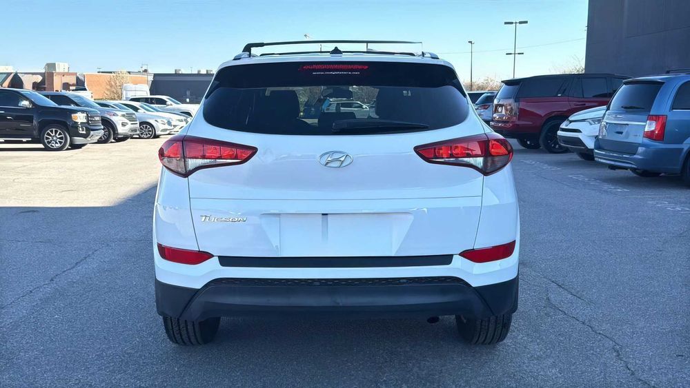 Hyundai Tucson SE      2017