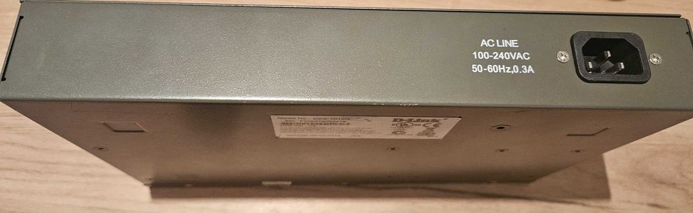 D-Link DES-1016D – switch 16-portowy 10/100 Mb/s, metalowa obudowa