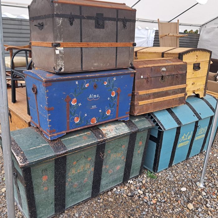 Skrzynia kufer posagowy podróżny okuty Puławy ul Lubelska 114