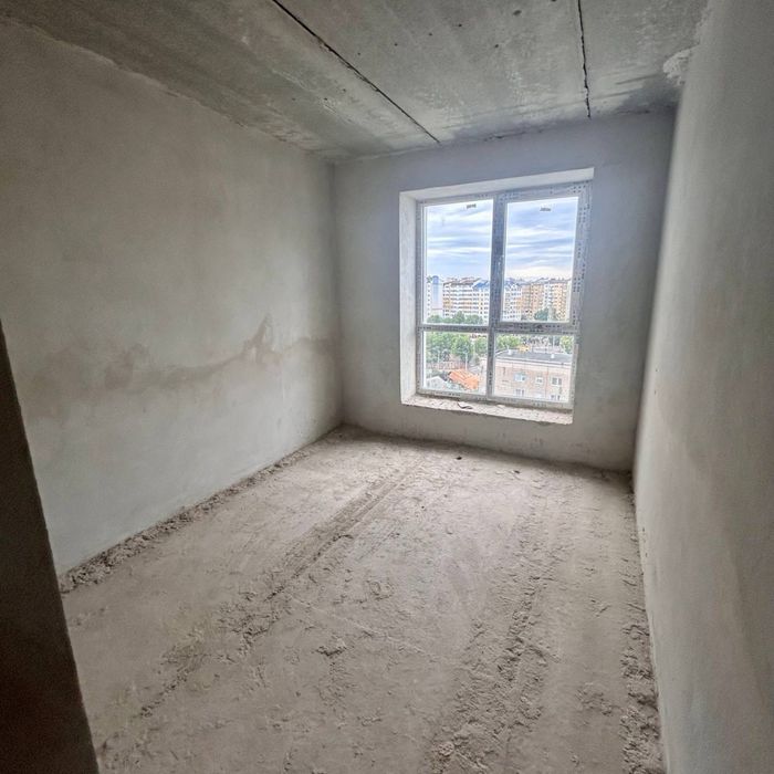 Продам велику  2-х кімнатну квартиру. Готова до ремонту