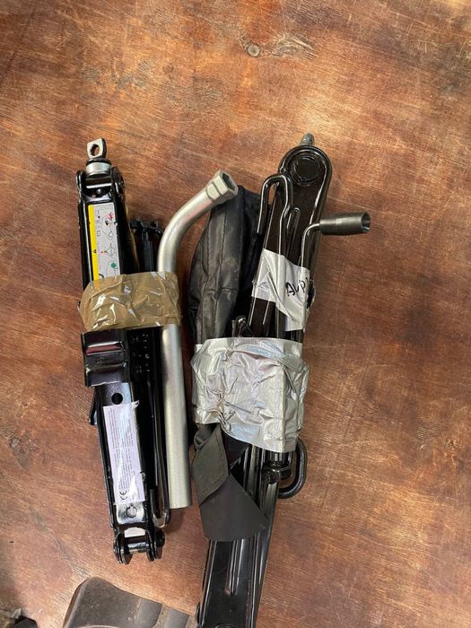 Домкрат новый набор оригинал VAG Volkswagen Touran,Tiguan,Caddy,Passat