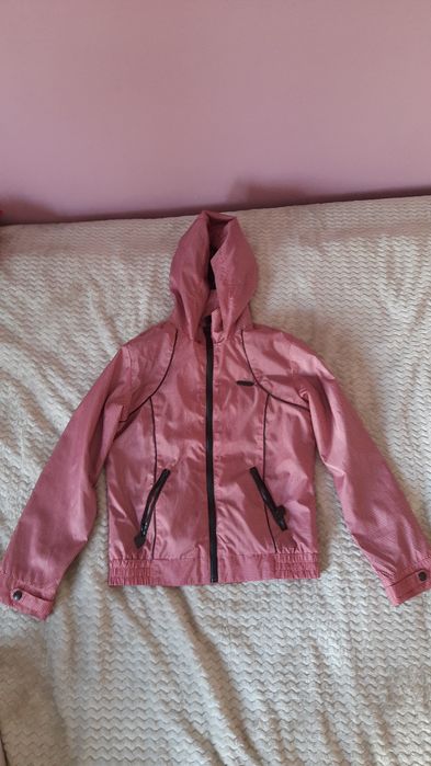 Dziewczęca kurtka przeciwdeszczowa rozm. 146