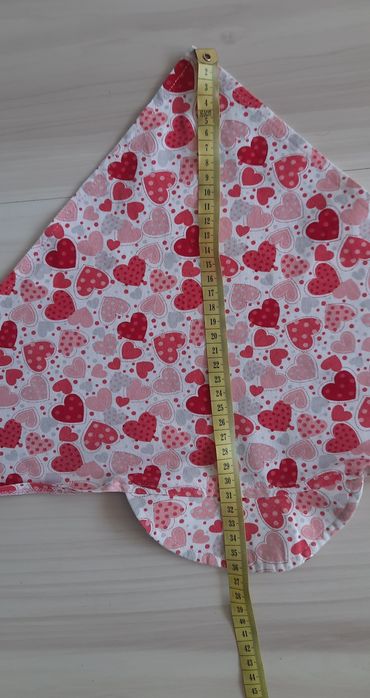 Chusta z daszkiem w Serduszka od 2 latek