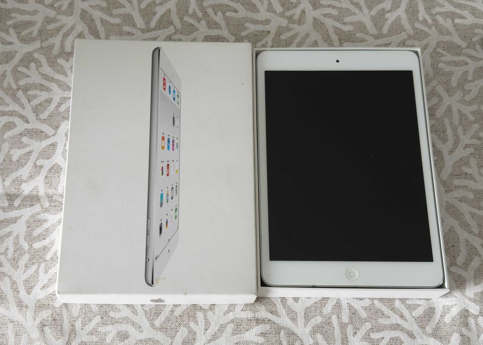 Apple iPad Mini 1st Gen 7.9" 16GB - Preto/Cinzento Sideral WiFi