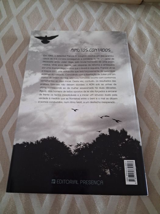 Livro " Crime nas trevas"
Excelente obra policial do autor Peter Blaun