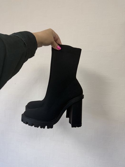 Ботинки zara 39 розмір нові