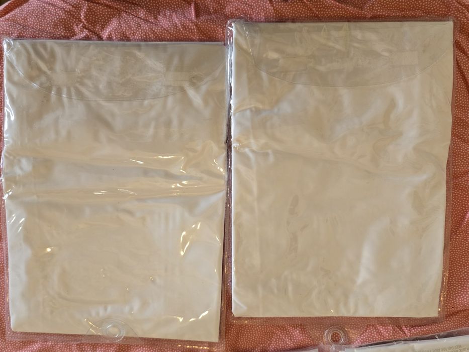 Fora de cama e almofadas