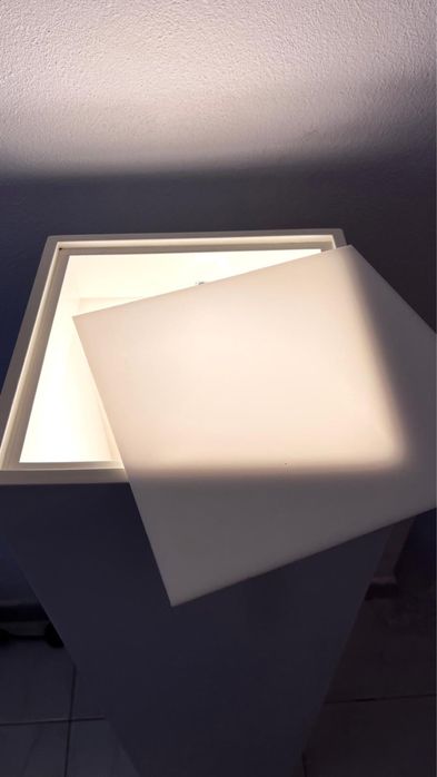 Coluna/Pedestal iluminado