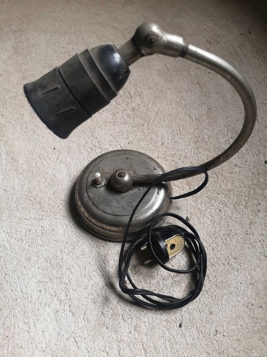 Stara lampka biurkowa