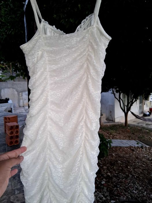 Vestido H&M e vestido Springfield.