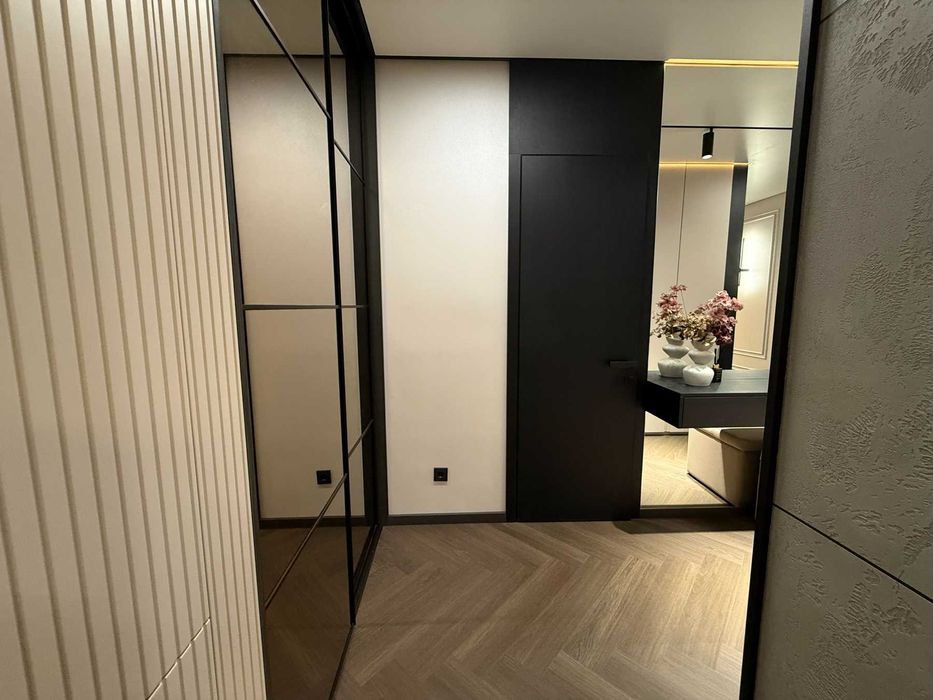 Двокімнатна квартира-студія в центрі міста!!Дизайнерський ремонт!!