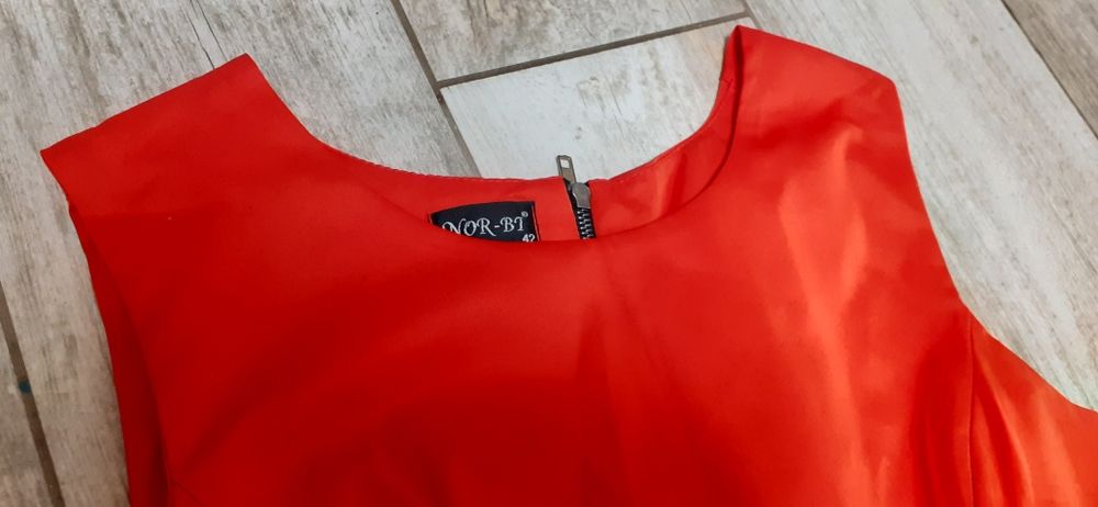 Czerwona sukienka r.42 wesele komunia