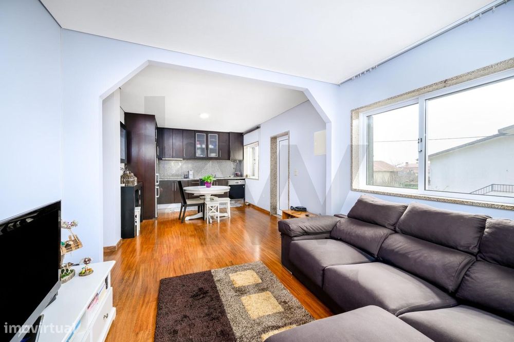 Moradia T2 | 3 frentes | Zona residencial tranquila | 15 min do Porto