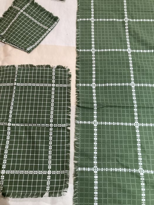 Toalha de mesa verde com 6 guardanapos- NOVA