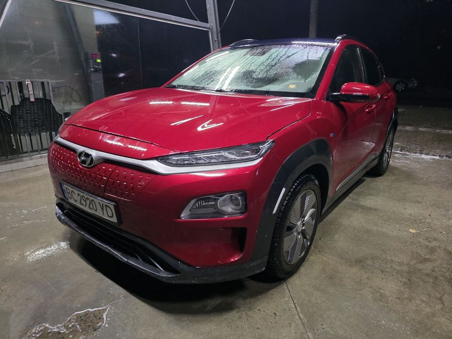 Hyundai kona electric 2019 рік, 64кв, 140000 гарна комплектація