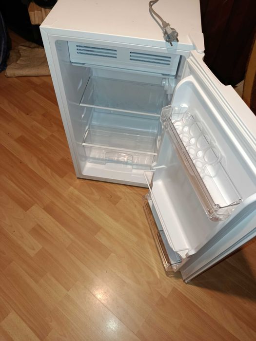 Mała lodówka Lin BC90