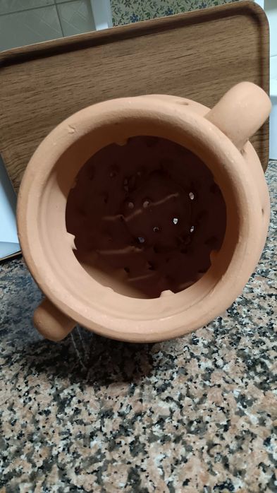Peça em barro para assar castanhas