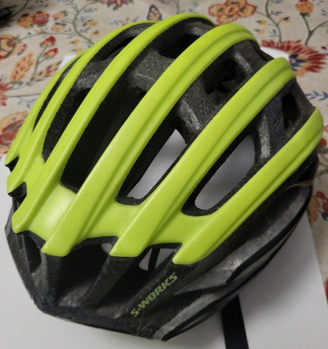 Capacete profissional de ciclista