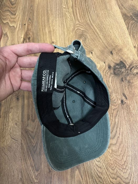 Кепка Pull Bear.