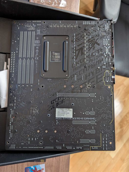 Материнська плата ASUS ROG Strix X570-E Gaming AM4
