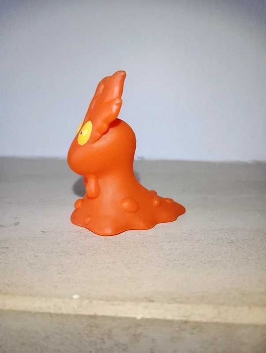 Pokémon finger puppet / brinquedo / figura pokémon Slugma da bandai