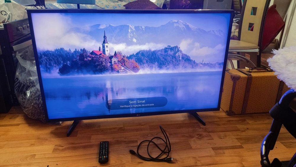 LG 49" Smart TV 4K UHD