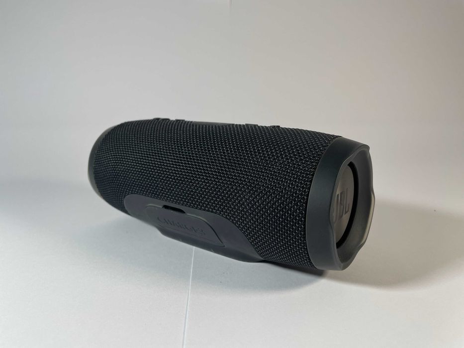 Coluna Bluetooth JBL Charge 3 (Preto)