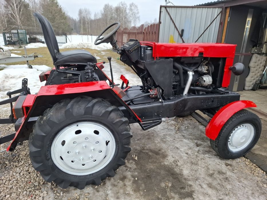 Traktorek sam ciagniczek sam