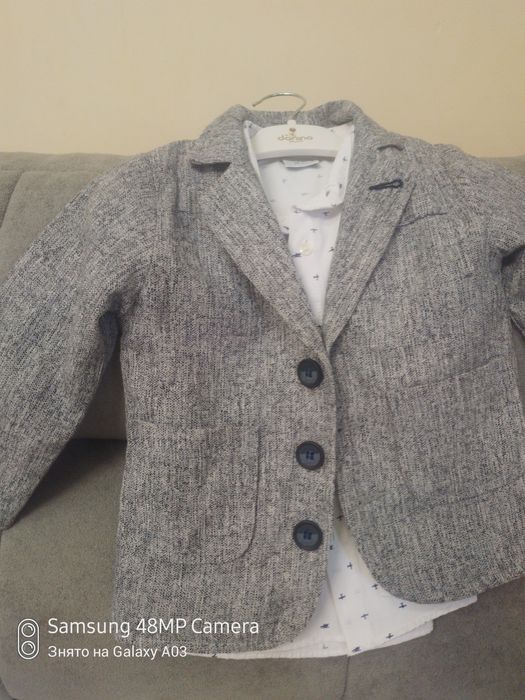 Сірий жакет і дві сорочки для хлопчика