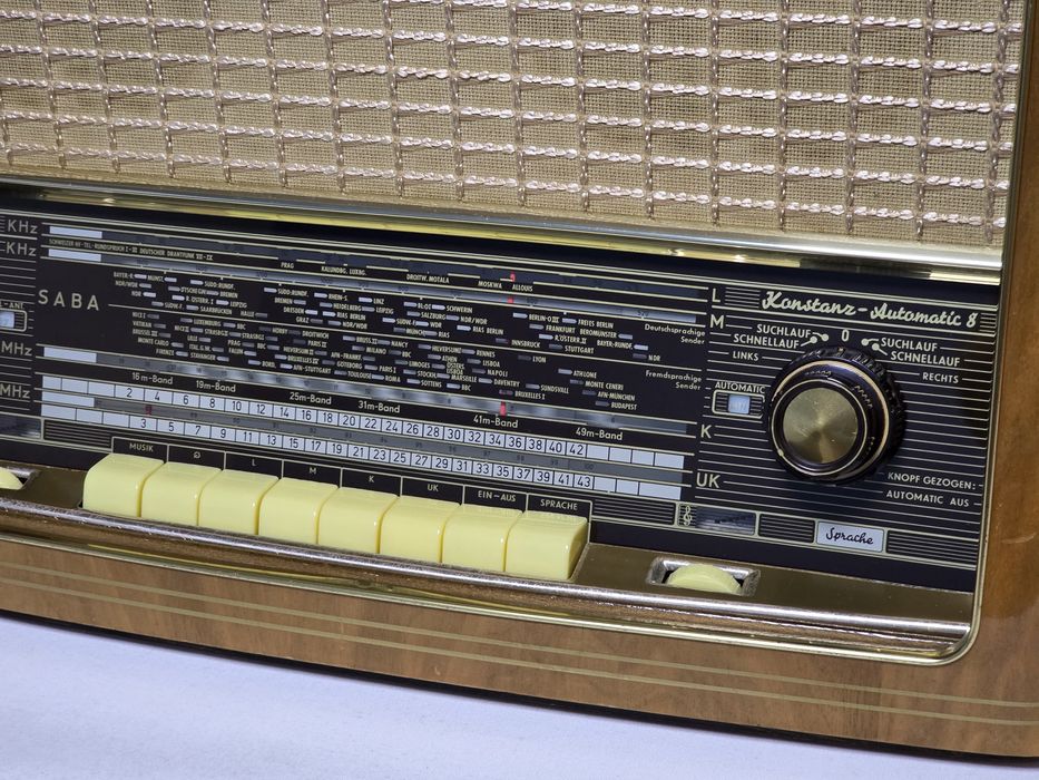 Rádio antigo reparado SABA