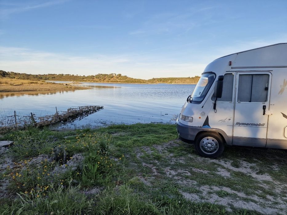 Hymer B544 (Fiat Ducato 2.5 Tdi cat 116cv ar condicionado) 6 lugares.