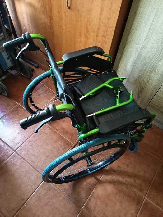 Cadeira de rodas dobrável - Bolonia Mobiclinic (Nova)
