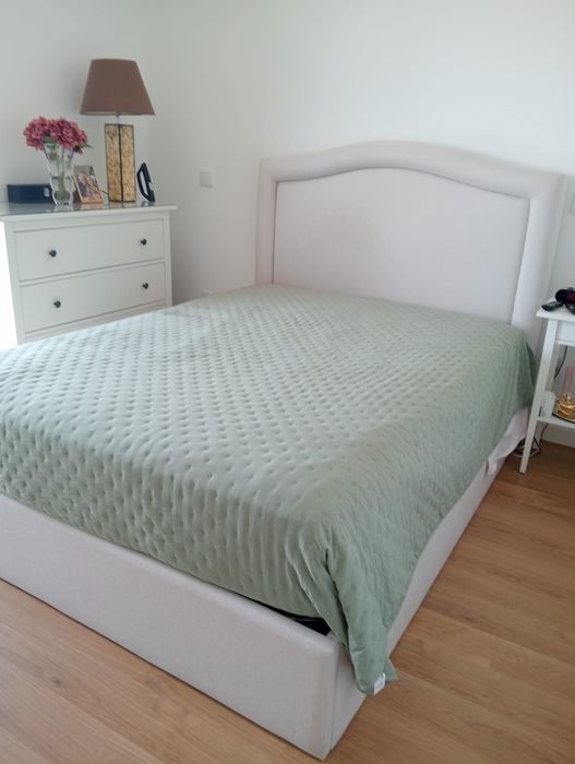 Cama Sommier e cabeceira tecido